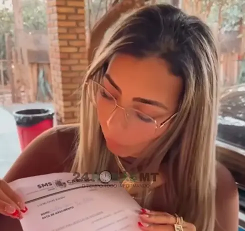 Dona de bar viraliza ao mostrar laudos negativos de DST das funcionárias; veja vídeo