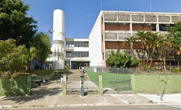 Corpo é encontrado em frente a Fórum; polícia investiga (Foto: Divulgação)