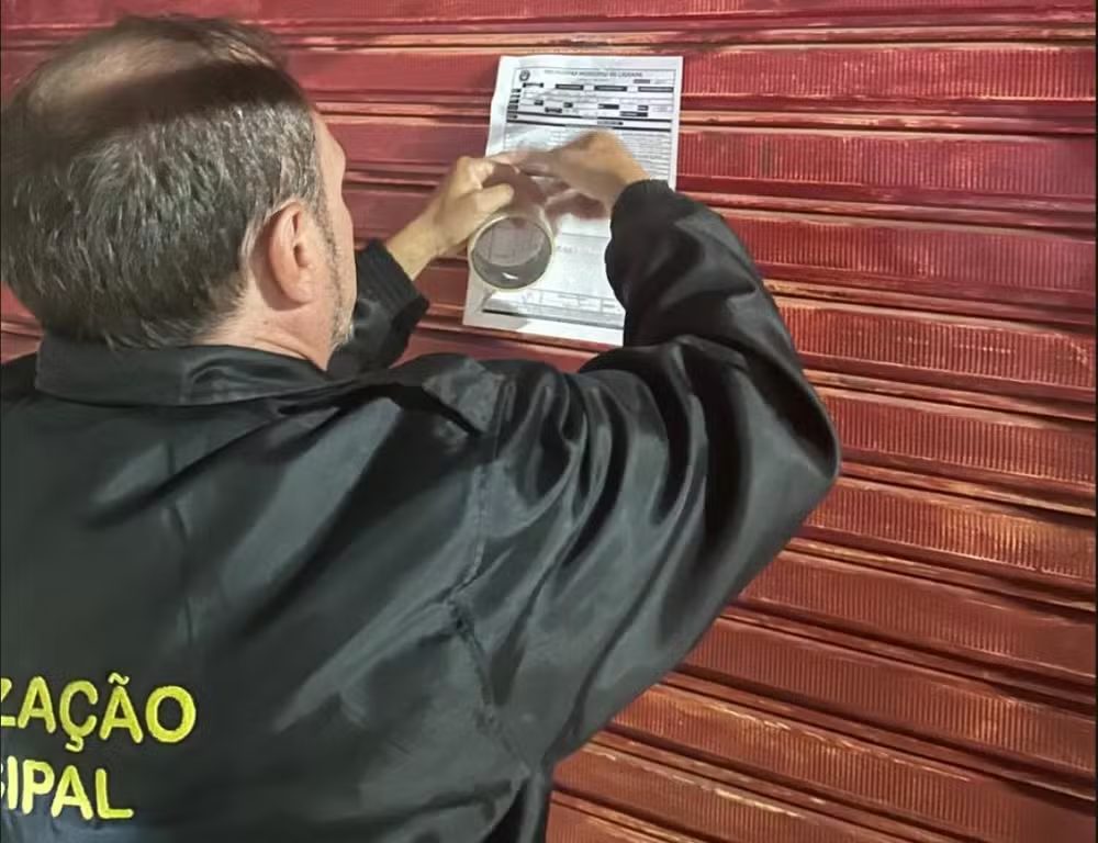 Três bares foram lacrados após suspeita de adulteração de bebidas (Foto: Prefeitura de Cajamar)
