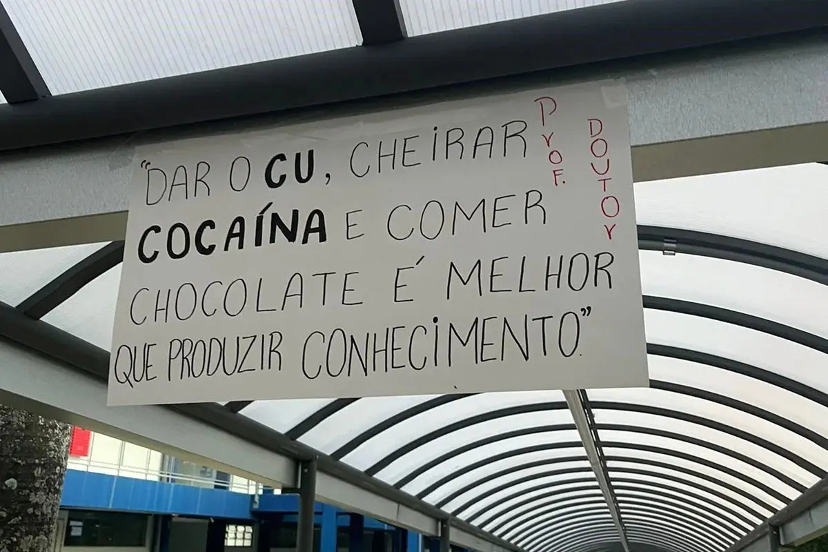 Frases ditas pelo professor foram espalhadas pelo campus (Foto: Arquivo Pessoal)