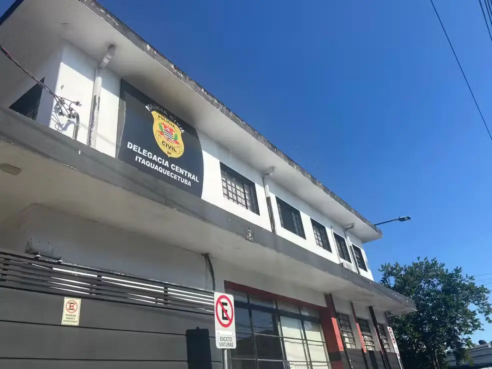 Polícia de Itaquaquecetuba localizou corpo e tenta fazer identificação (Foto: Thaís Leite / TV Diário)