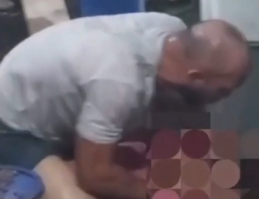Homem foi preso após filmagens onde agride a esposa (Foto: Reprodução)