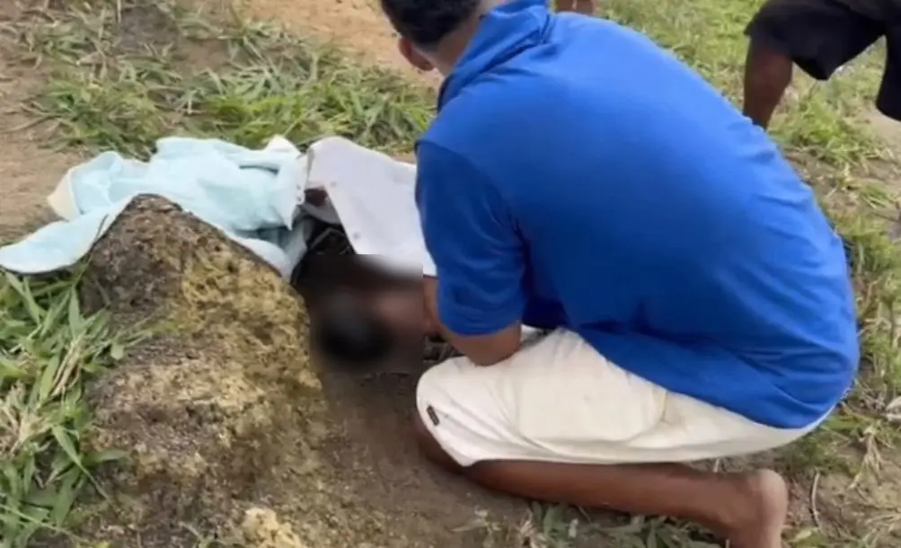 Moradores encontraram recém-nascido abandonado (Foto: Reprodução)