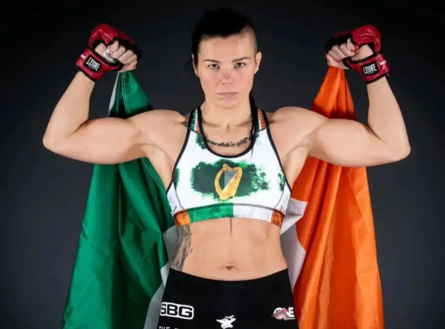 Irlandesa Sinead Kavanagh foi presa após lutar com policiais (Foto: Reprodução / Redes Sociais)