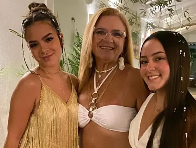 Yasmin Maia comemorou aprovação em especialização um dia antes da morte da mãe. Foto: Reprodução / Redes sociais.