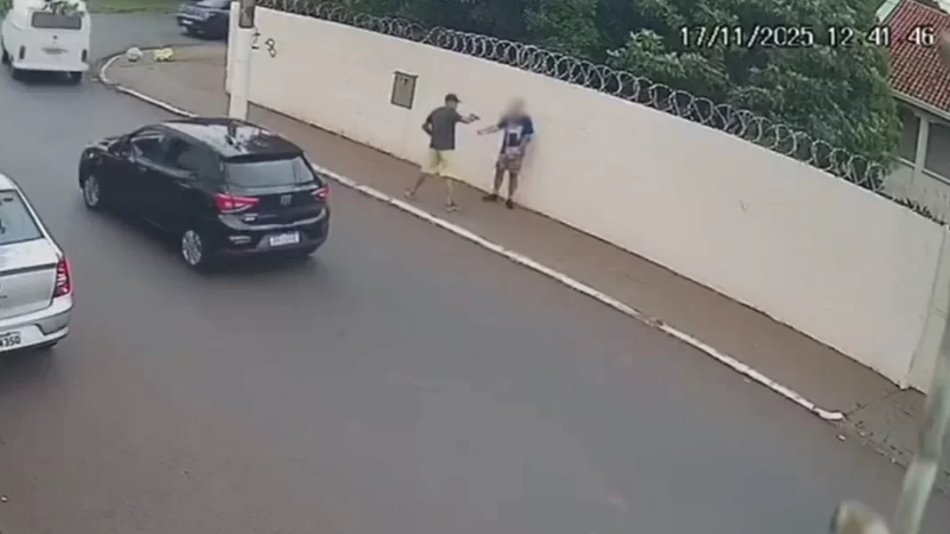 Ladrão usa arma falsa em assalto no interior de SP 