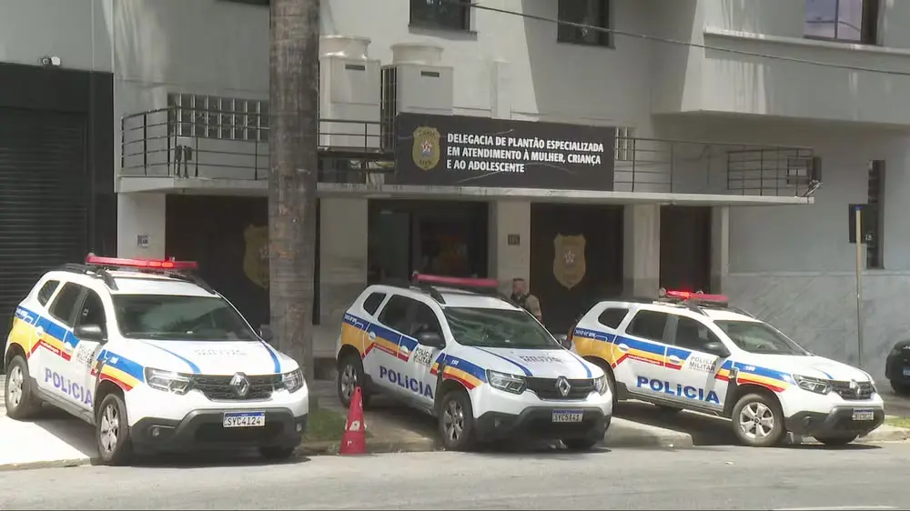 Passageira relata ter sido estuprada por motorista de aplicativo no meio da corrida