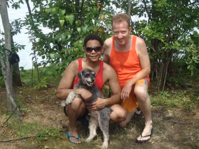 Suspeitos de matar casal de gays envenenados são indiciados; irmã da vítima relata detalhes do crime