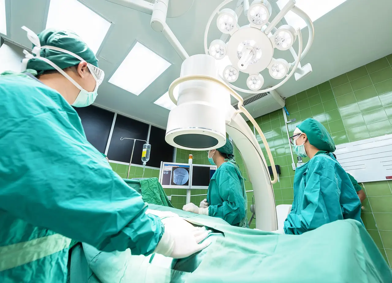Homem precisou ser operado para remover objeto do ânus (Foto: Reprodução)
