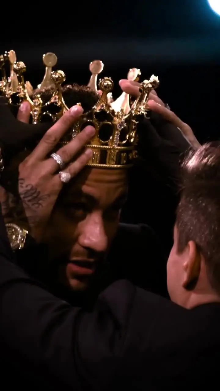Neymar Pai é presenteado com duas coroas milionárias. Saiba o valor