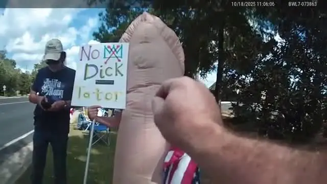 Aos 61 anos, manifestante é presa por traje satírico em ato contra Trump. Foto: Reprodução / polícia do Alabama.