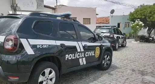 Vídeo mostra mulher sendo agredida com socos e chutes por segurança de boate