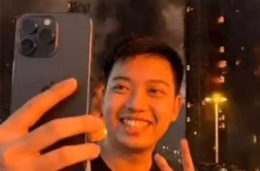 Influencer é preso após tirar selfie sorrindo diante de incêndio que matou 159 pessoas