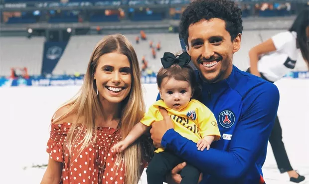 Grávida, mulher de jogador brasileiro do PSG rebate ataques nas redes