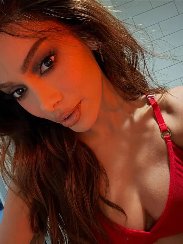 Anitta aparece 'diferente' durante viagem e assusta fãs (Foto: Redes Sociais)
