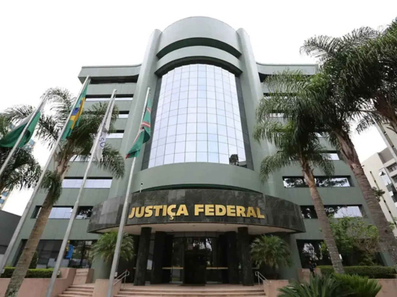 Juiz da Lava Jato é alvo de processo disciplinar por furto de champanhe