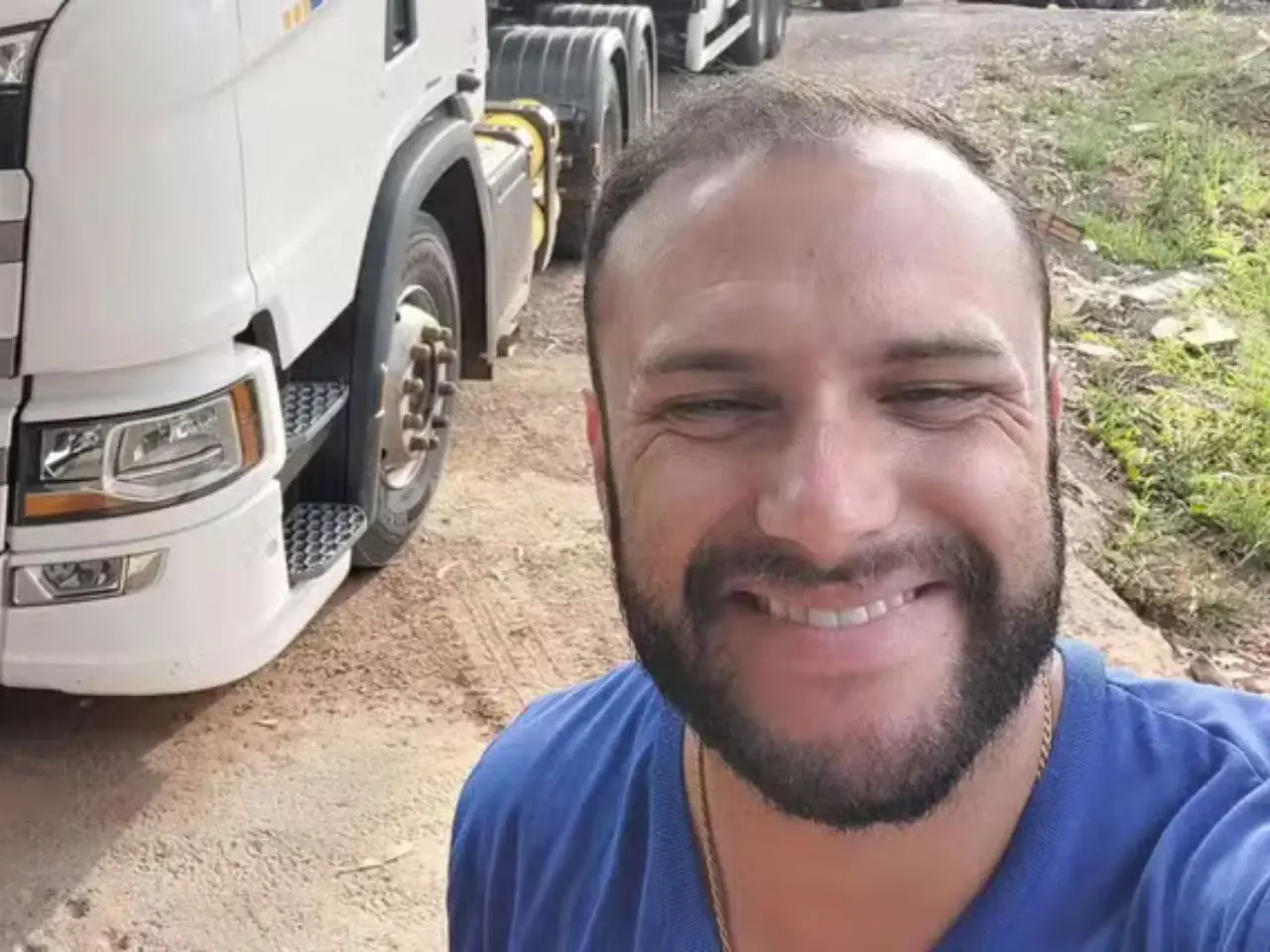 Saiba quem é o caminhoneiro morto a facadas por um idoso após briga de trânsito; suspeito fugiu