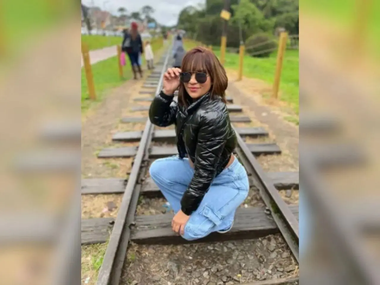 Roberta Miranda comparece à missa de 7º dia e consola mãe de Tainara; vídeo