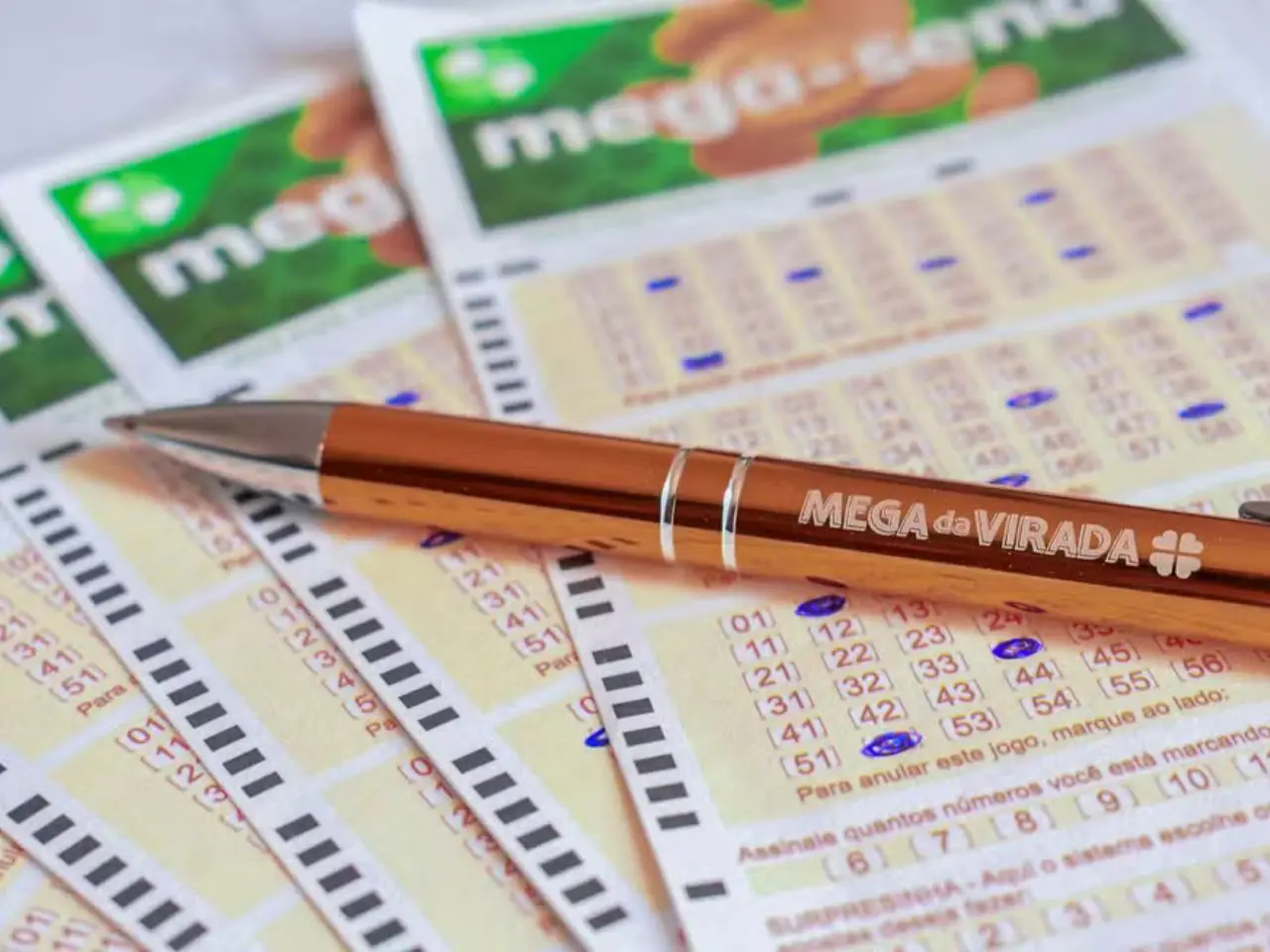 Homem esquece aposta da Mega e é surpreendido com números sorteados