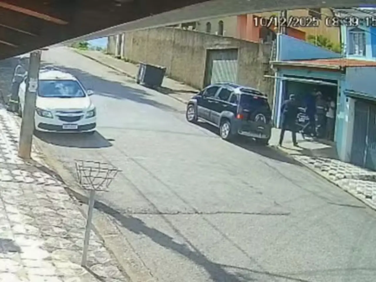 Quadrilha se passa por policiais e agentes da CPFL para invadir casa e fazer reféns; vídeo
