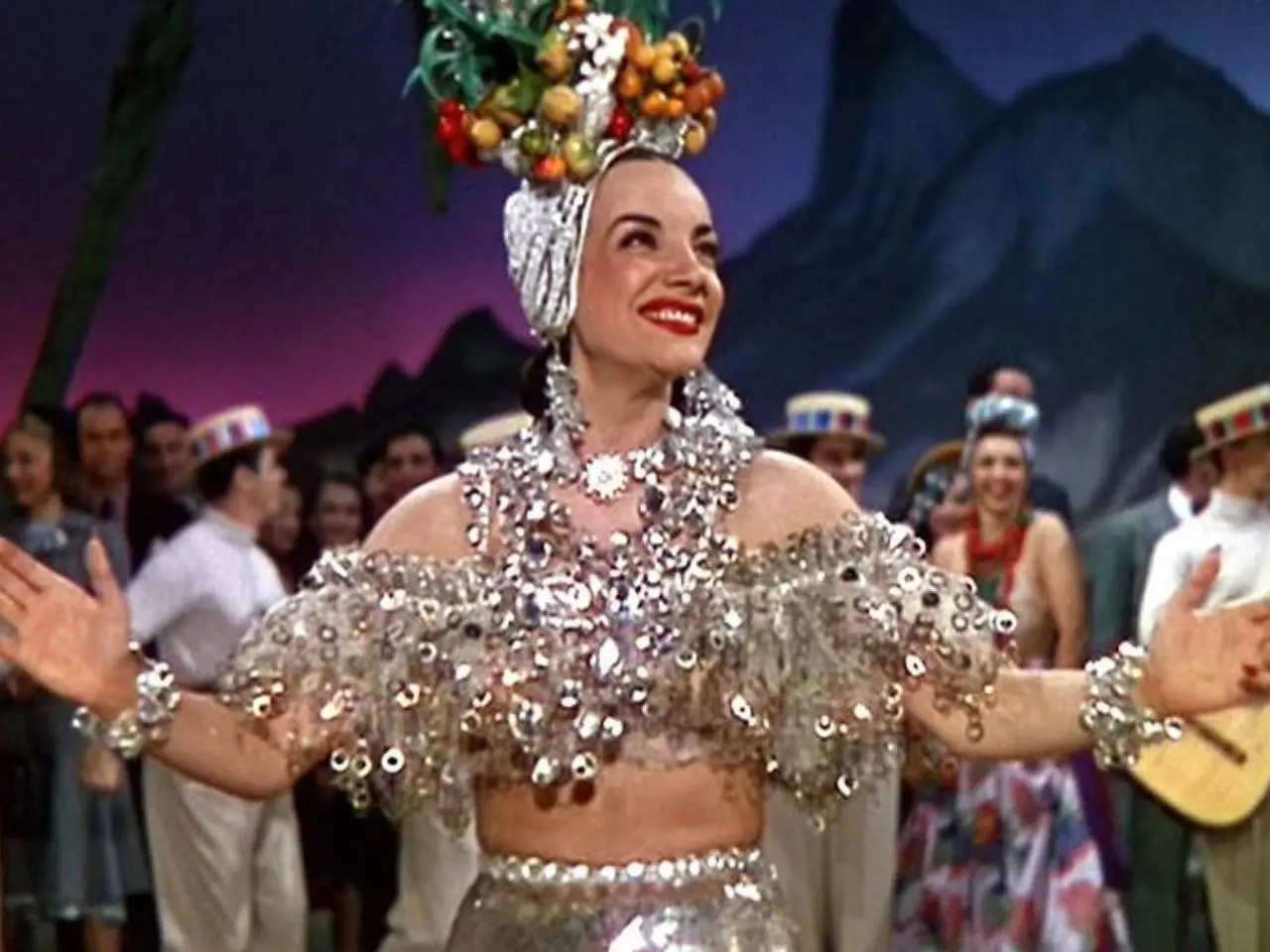 Médium? Atriz diz que Carmen Miranda visita ela 'há muito tempo'; entenda
