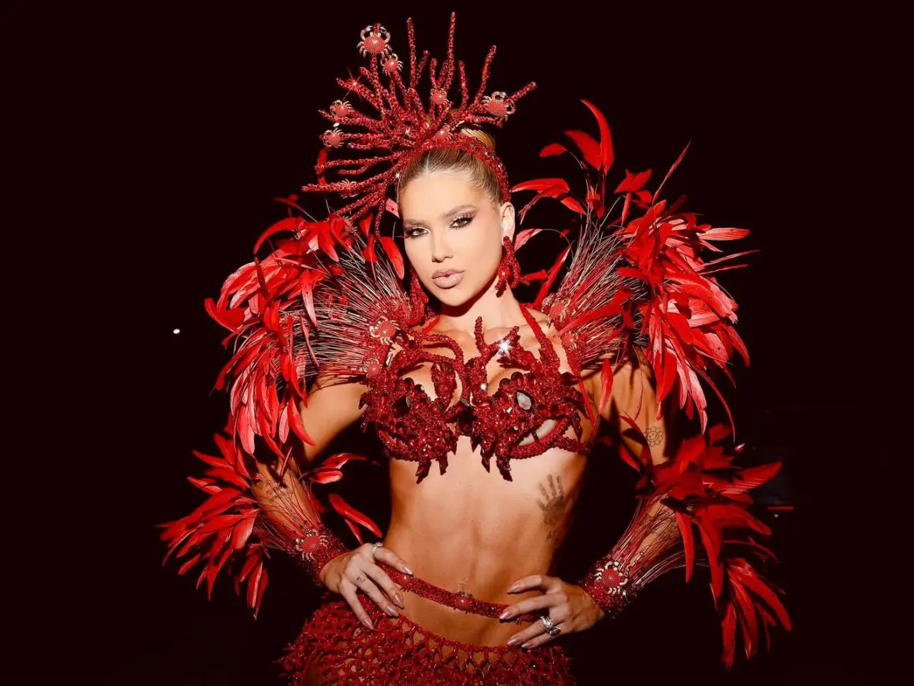 Após críticas por desfile, Virginia manda indireta nas redes sociais