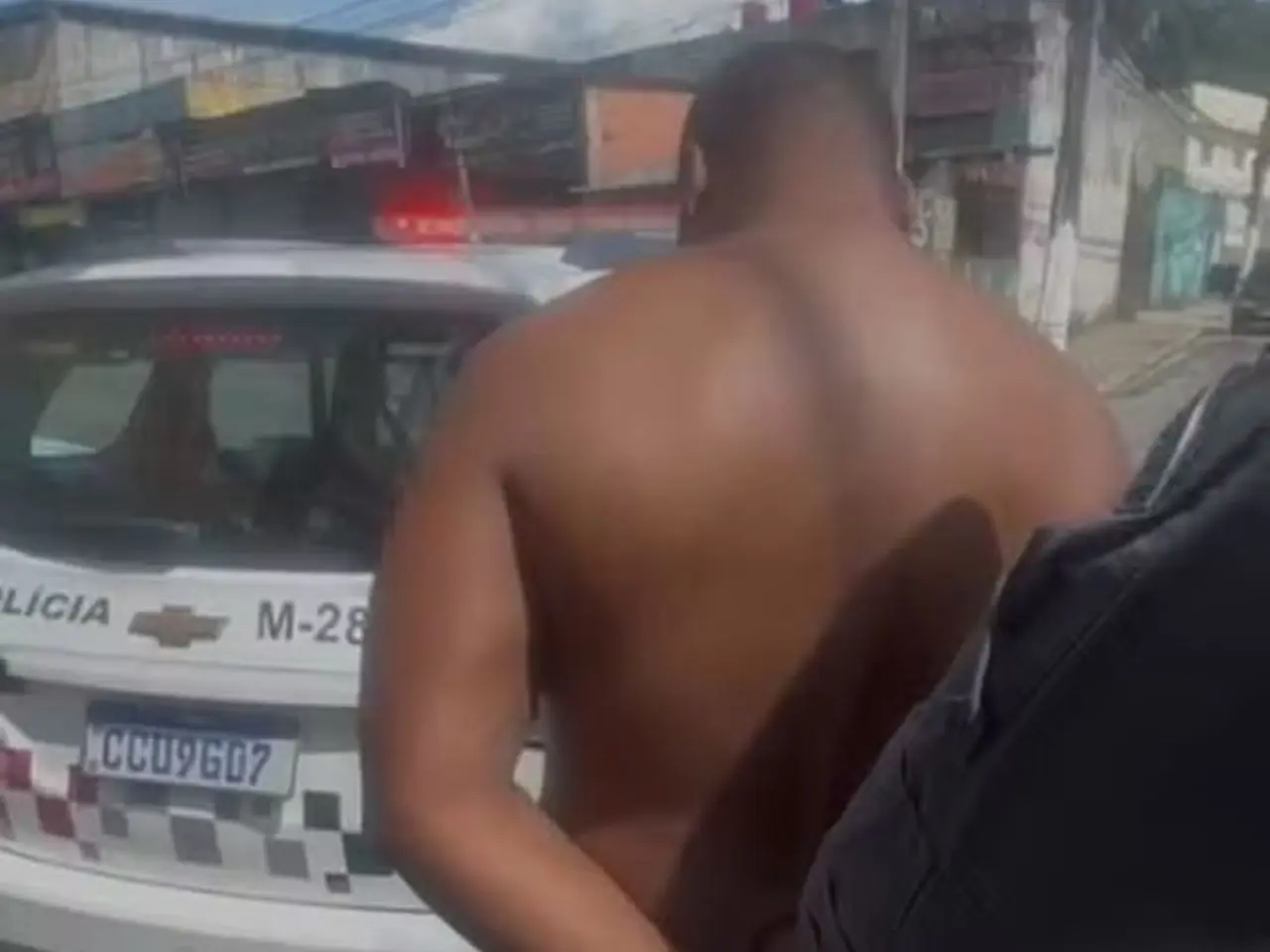 Homem é preso após dopar e asfixiar mulher em motel