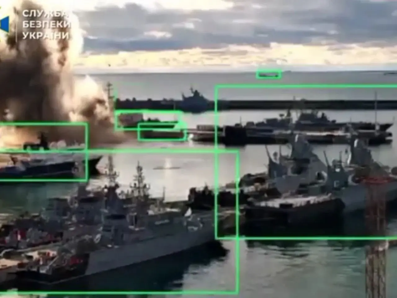 Submarino russo é atingido em ataque inédito da Ucrânia; vídeo