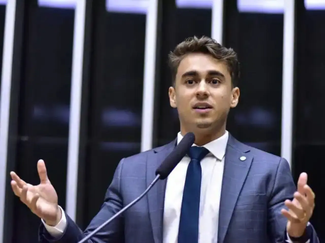 Nikolas protocola PEC e obriga presidente do Senado a pautar impeachment no STF