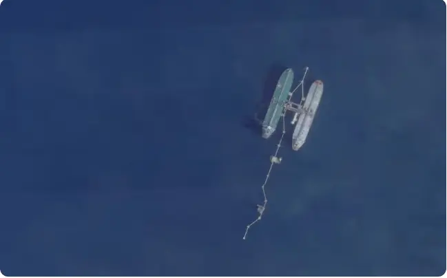 Soldados americanos abordam e apreendem petroleiro venezuelano no Caribe em ação inédita do governo Trump. Foto: PlanetLabs.