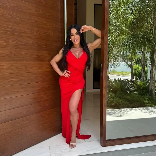Musa fitness e ex-BBB, Gracyanne Barbosa passa por harmonização no bumbum (Foto: Redes Sociais)