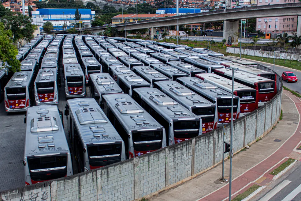 Sem pagamento de 13º, rodoviários entram em greve em São Paulo nesta terça (9)