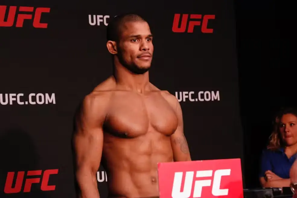 Alex Garcia, ex-lutador do UFC, foi preso em Montreal durante operação policial que apreendeu drogas, armas e dinheiro. Foto: Divulgação.