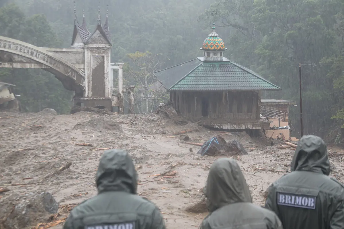 Enchentes e deslizamentos de terra deixam mais de 1 mil mortos e 1 milhão de desabrigados (Foto:  Anadolu via Getty Images)