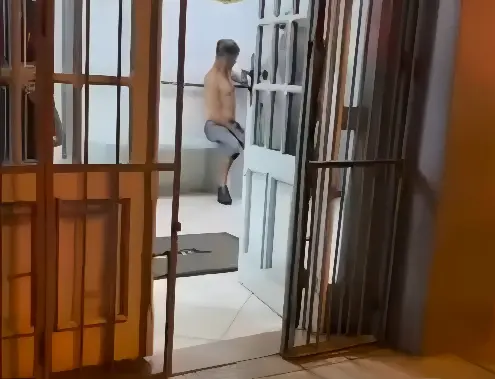 Homem mata irmão na frente da mãe após discussão e motivo assusta até a polícia (Foto: Redes Sociais)