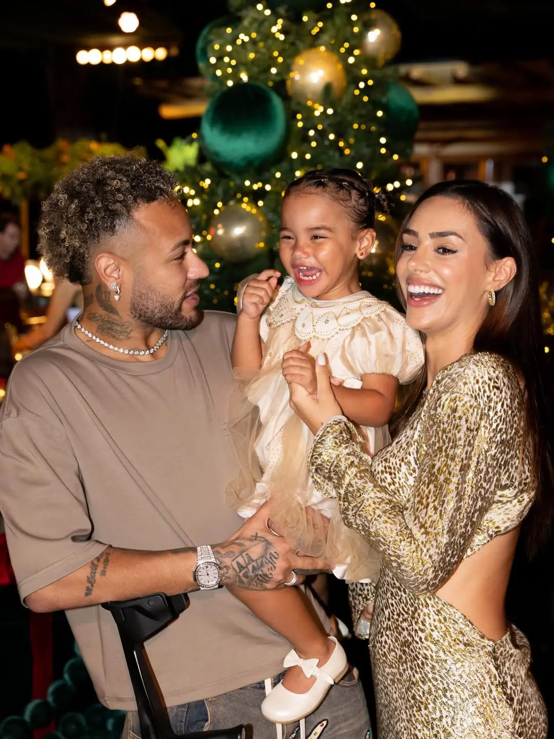Neymar derrete a web ao mostrar soneca de Bruna Biancardi com Mel e Mavie
