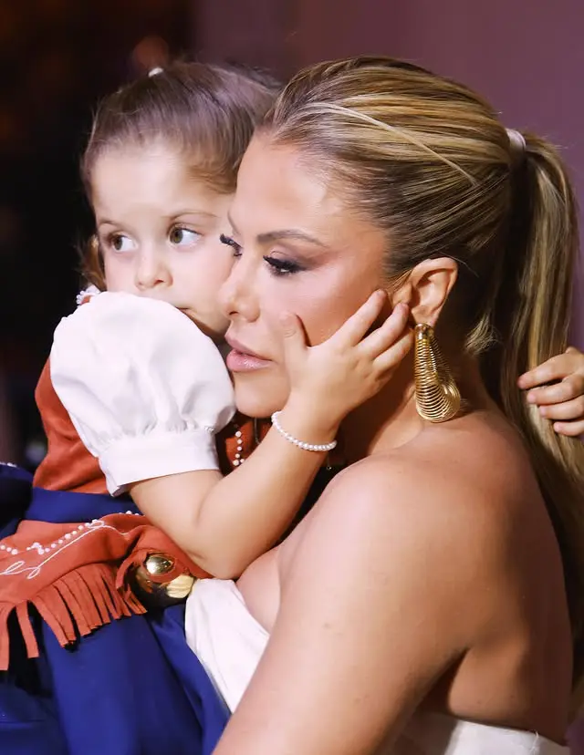 Poliana reage a decoração de Natal de Virginia e vídeo com filhos (Fotos: Redes Sociais)