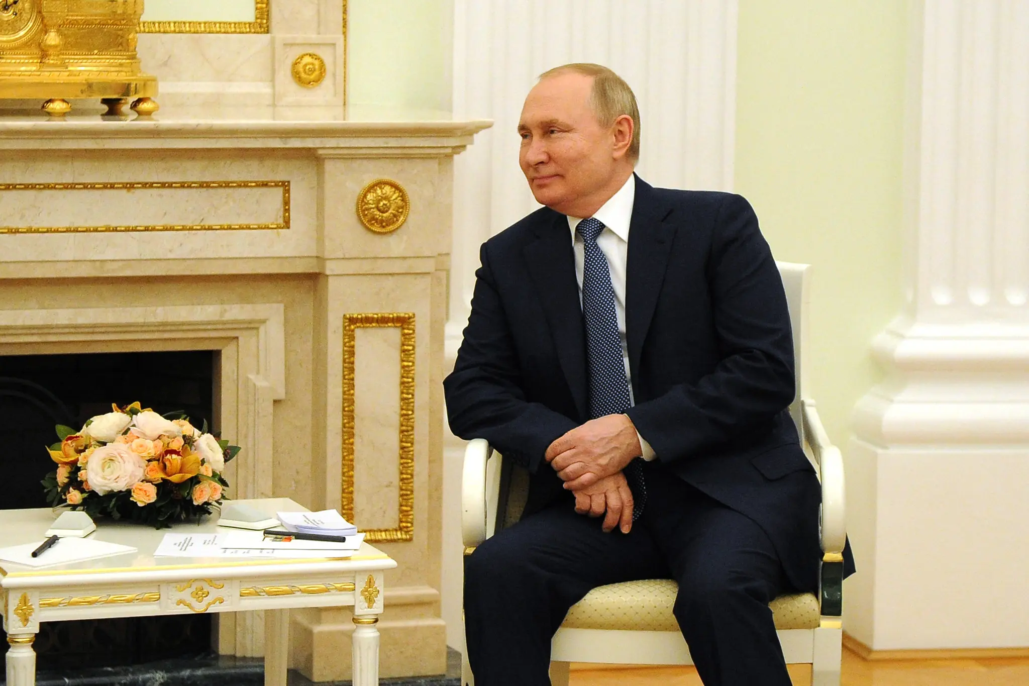 Jornalista pede namorada em casamento durante coletiva de Putin (Foto: Rede Social)