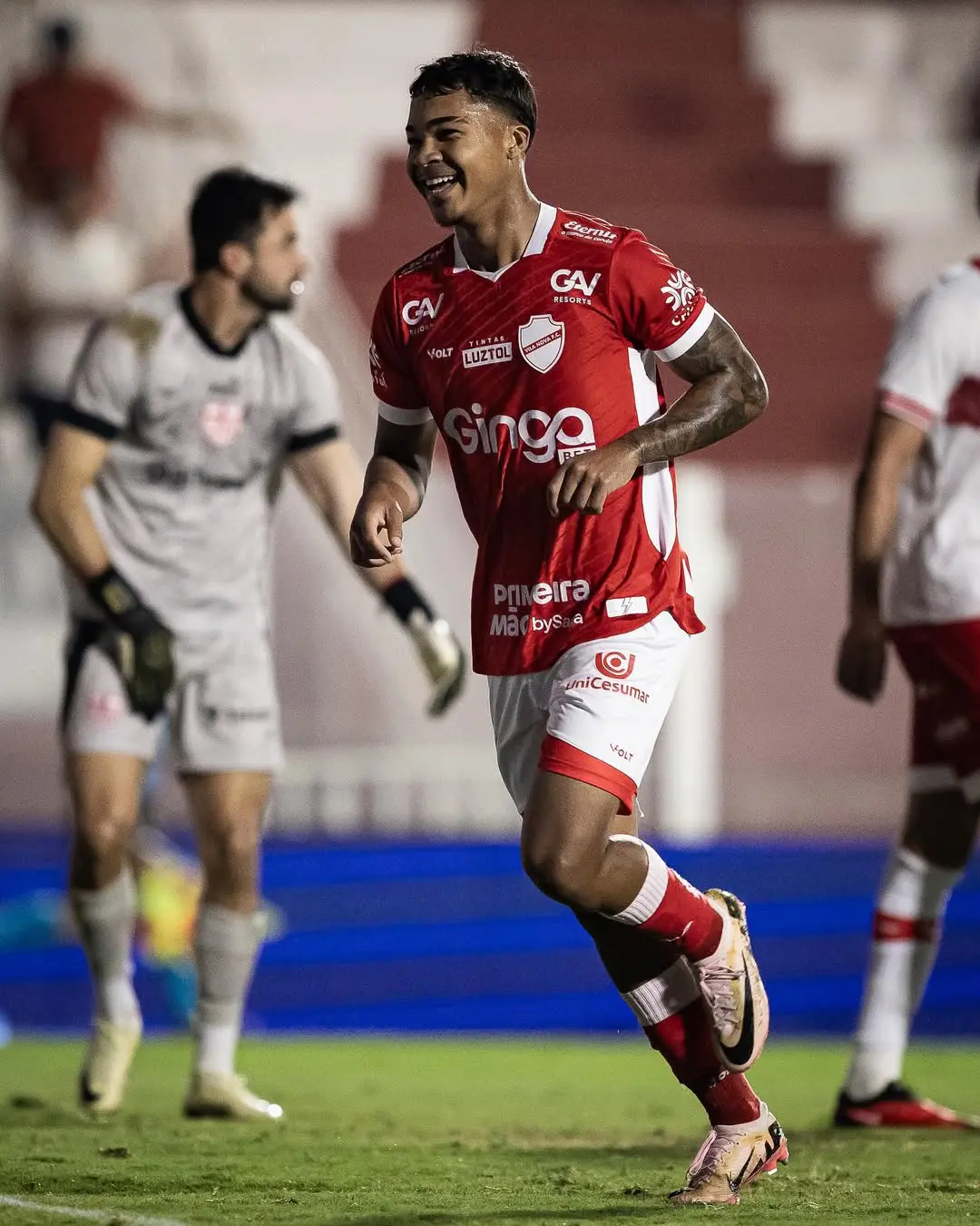 Jogador de futebol é acusado de agredir mulher em bar (Foto: Reprodução/Redes sociais)