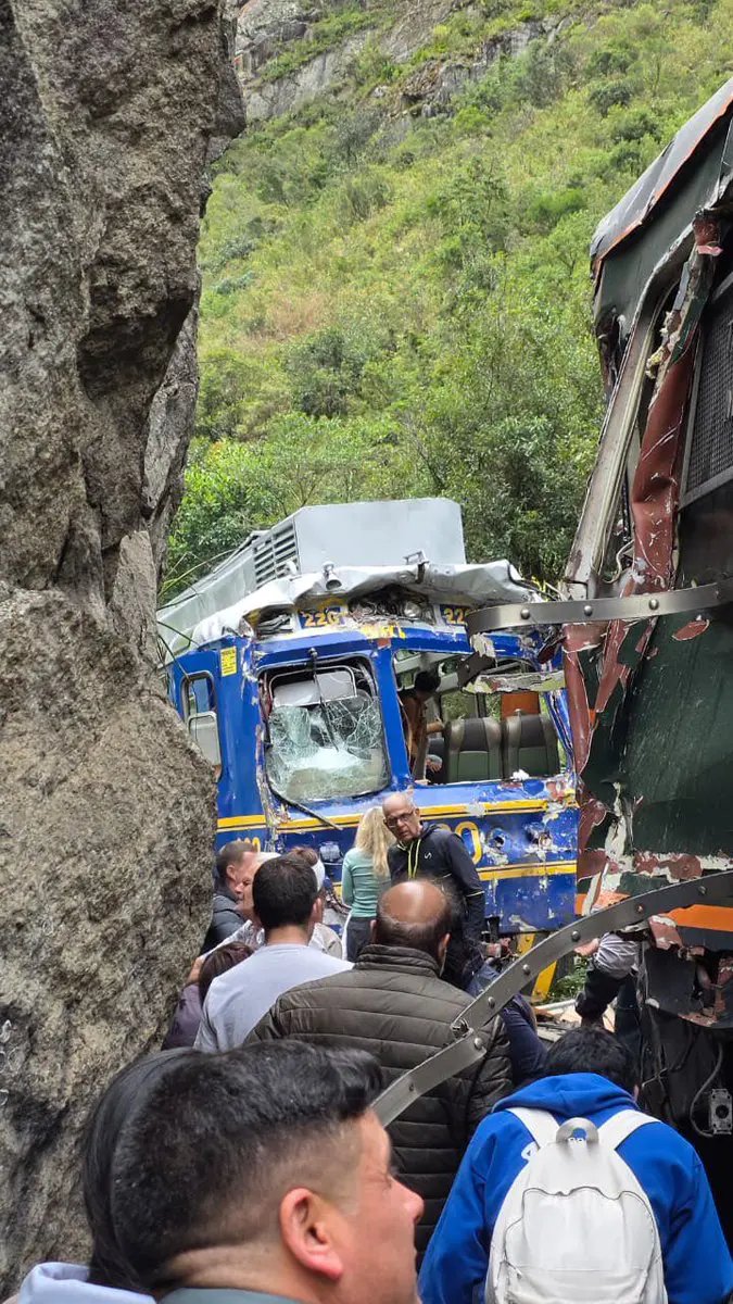 Trens colidiram de frente em ferrovia turística que leva a Machu Picchu; dezenas de passageiros ficaram feridos. Foto: Reprodução.