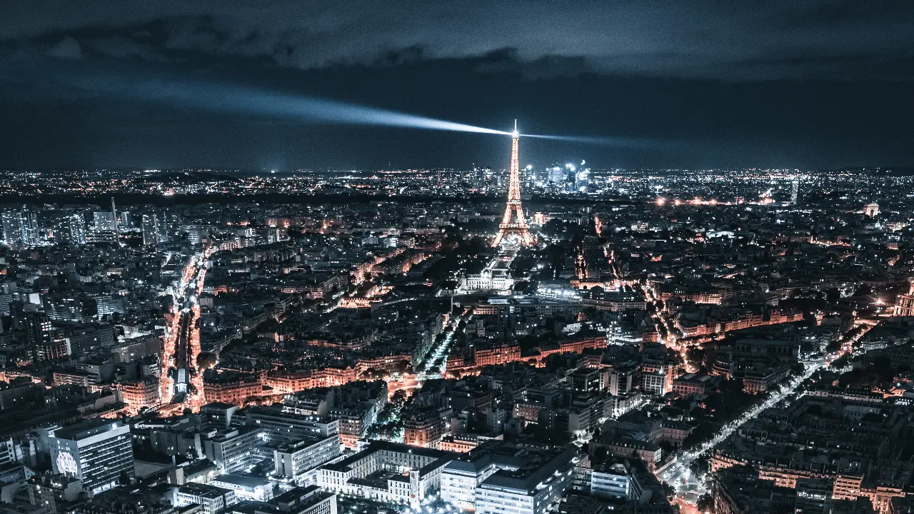 Paris, capital da França // Foto: Freepik / Wirestock