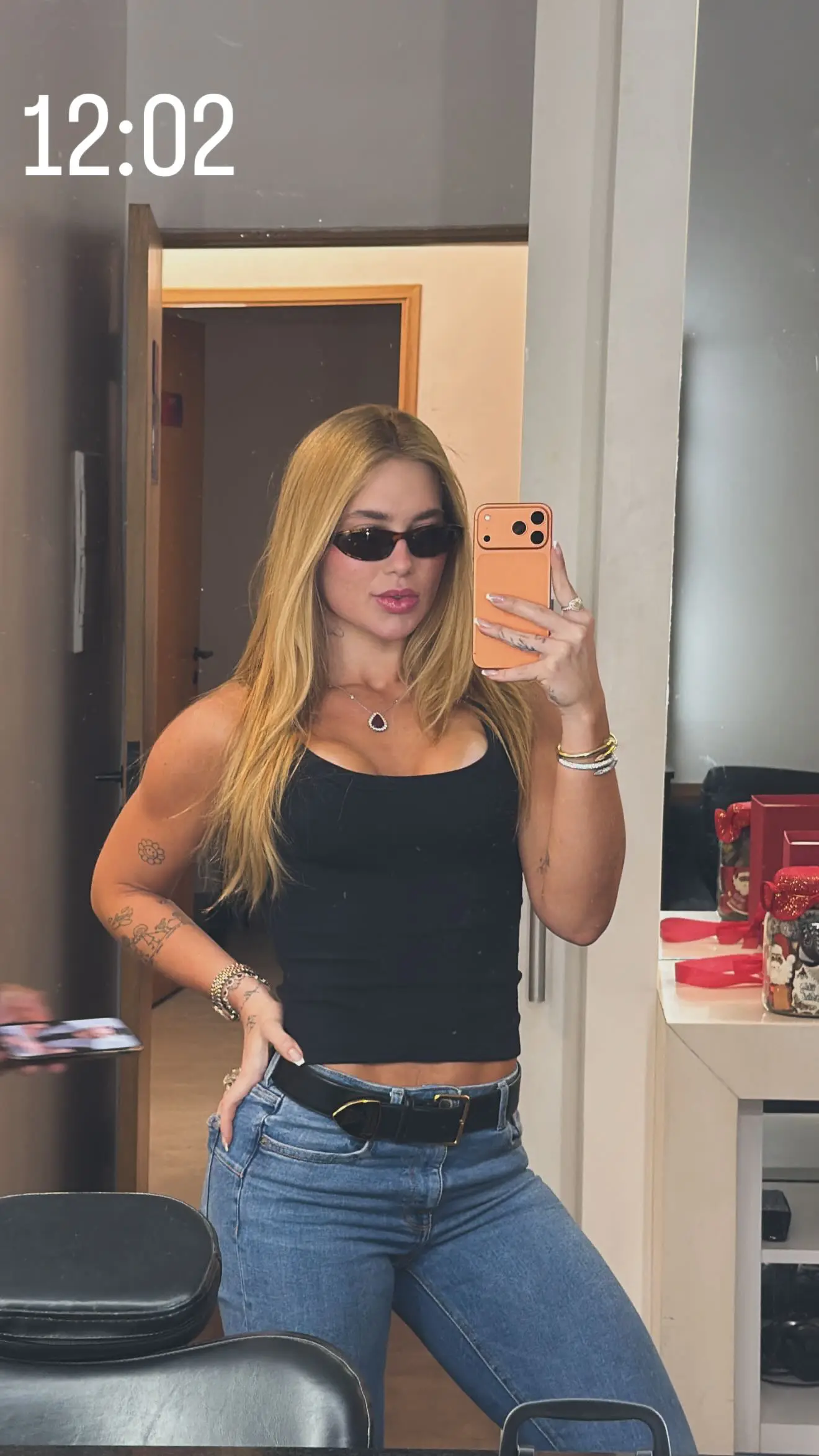Virginia mostra como ficou seu pé após ensaio de rua da Grande Rio (Foto: Redes Sociais)