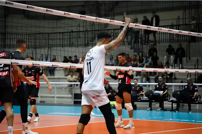 Jogador argentino de vôlei é vítima de racismo e se revolta: 'Cadê a polícia? (Foto: Felipe Wiira/Sesi-SP)
