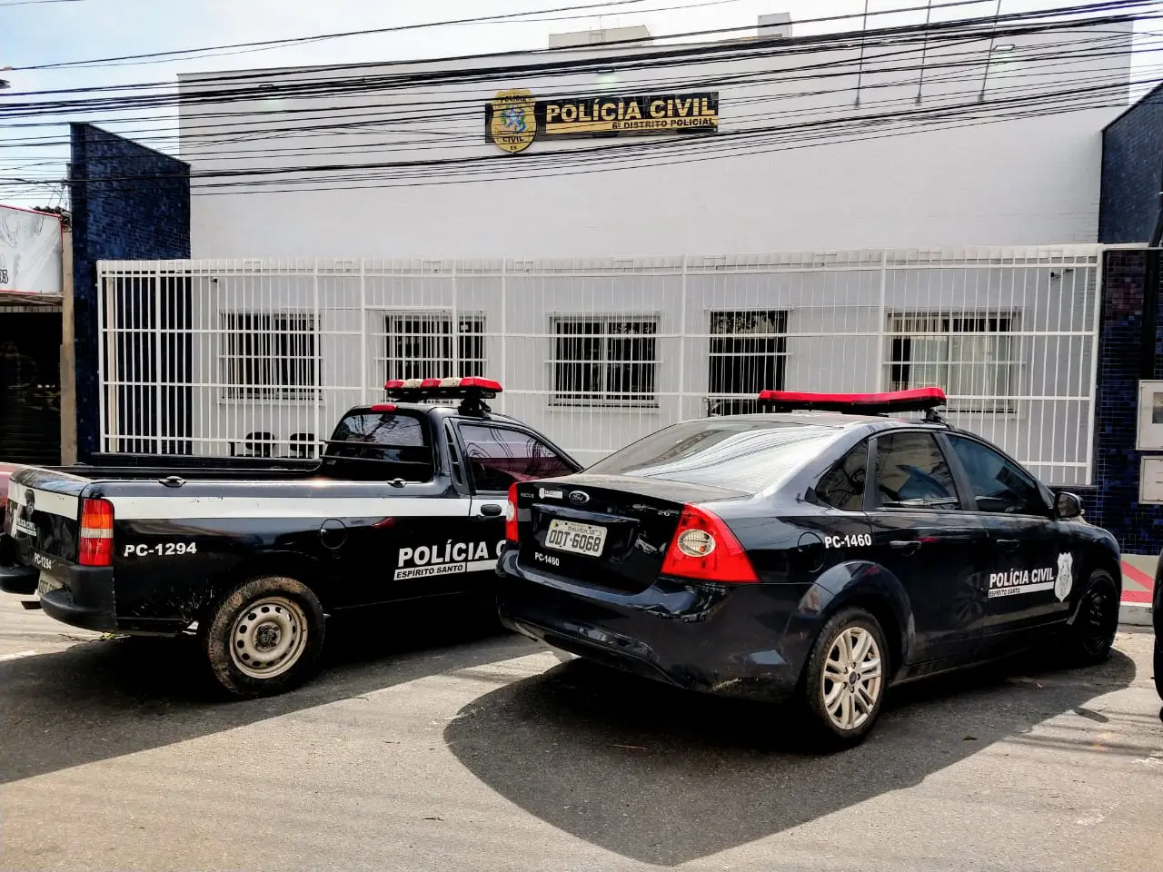 Caso ocorreu na alça da Terceira Ponte, em Vila Velha; suspeito foi socorrido e levado a um hospital após ser agredido por moradores. Foto: PCES.