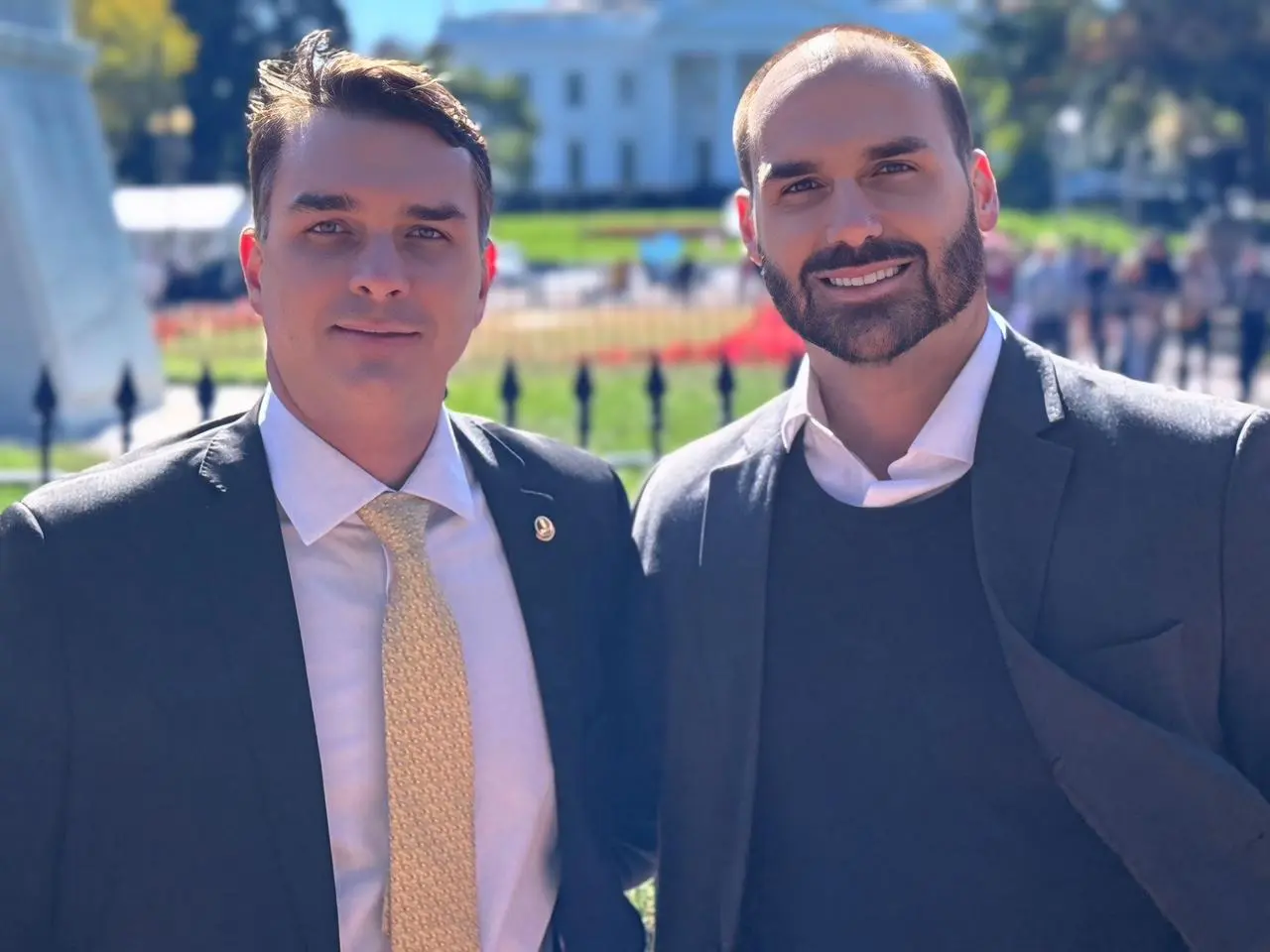 Flávio Bolsonaro e Eduardo Bolsonaro || Reprodução: Redes Sociais 