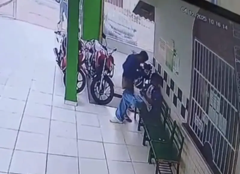Aluno é atacado com facão durante invasão a escola; veja