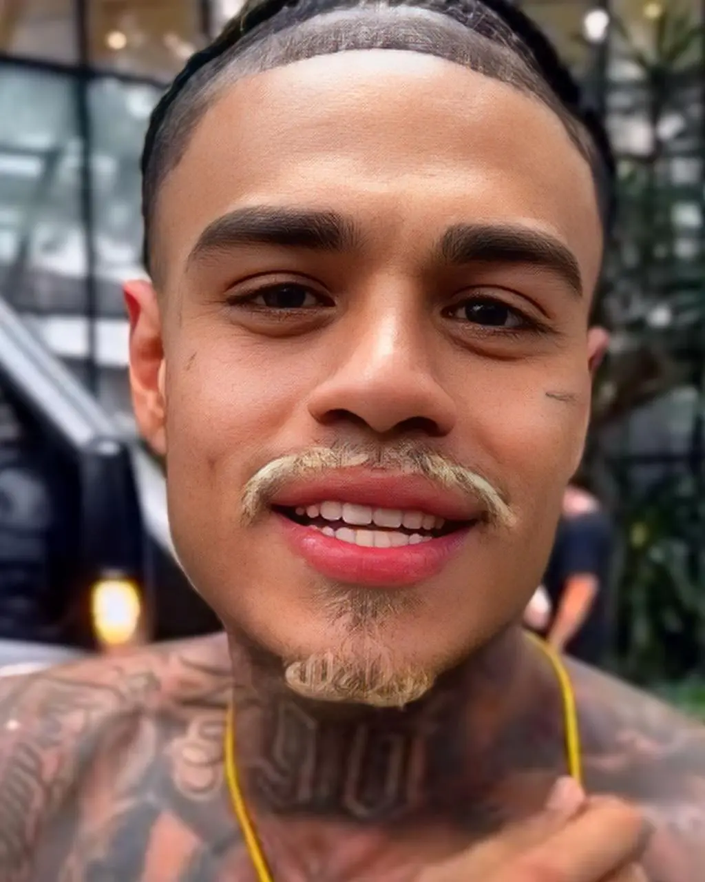 MC Cabelinho mostrou nas redes sociais a nova tatuagem após apagar o nome de Bella Campos. Foto: Divulgação.