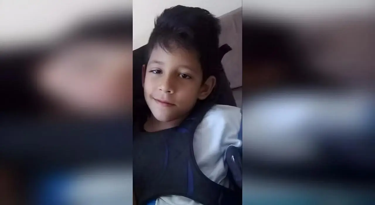 Mãe é presa suspeita de desligar aparelho de respiração e causar morte de adolescente com deficiência (Foto: Reprodução)