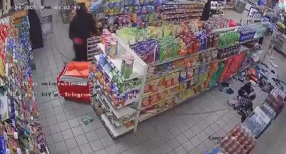 Furto em loja de conveniência (Reprodução/Redes Sociais) 
