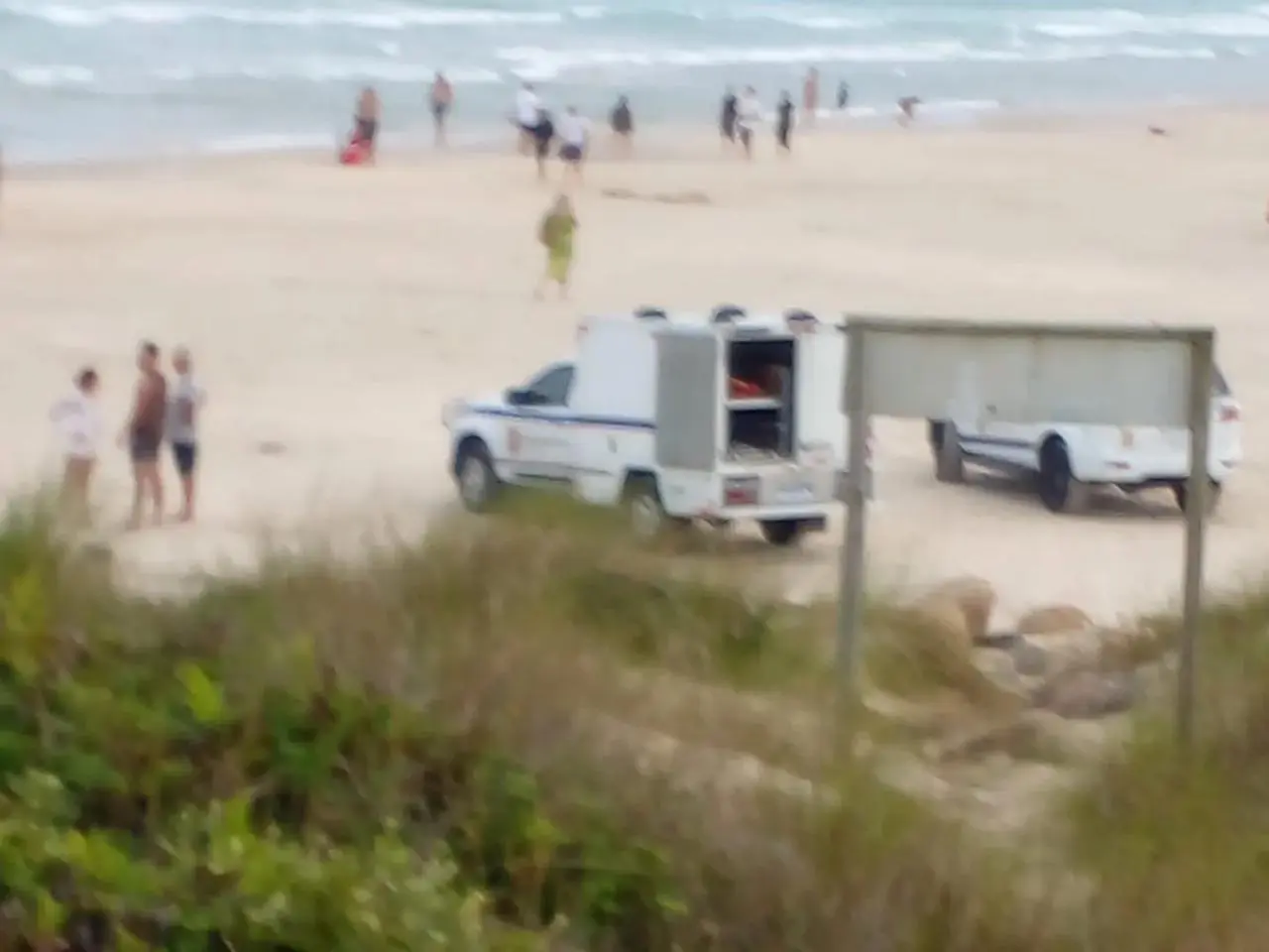 Mala com corpo em decomposição é encontrada em trilha a caminho da praia || Reprodução: JornalRazao 